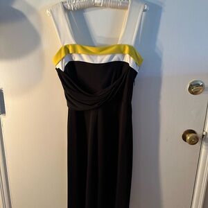 Gucci gorgeous dress. Worn twice. Like new.
